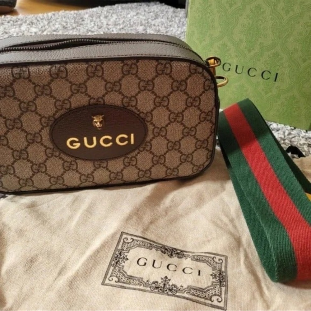 NWOT Gucci Supreme messenger bag